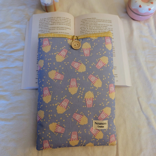 Pochette livre broché artisanale- housse de protection matelassée motif pop-corn pastel