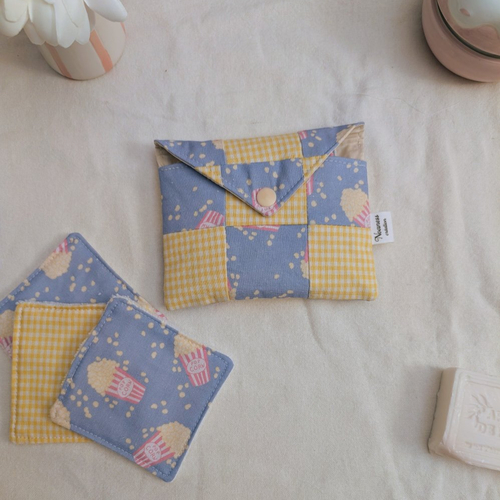 Pochette à lingettes démaquillantes lavables - étui artisanal avec lingettes réutilisables- motif pop-corn pastel