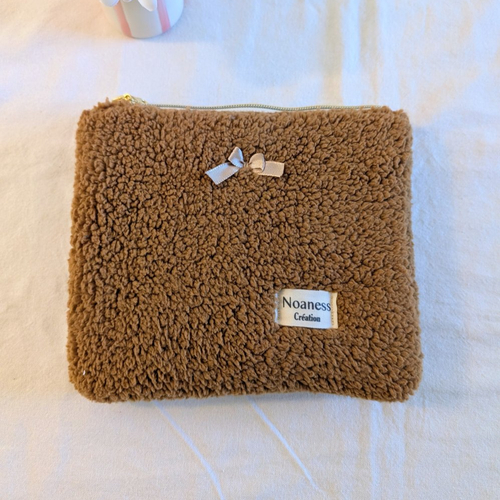 Pochette maquillage en sherpa marron doublée coton à motif coeurs - cadeau femme