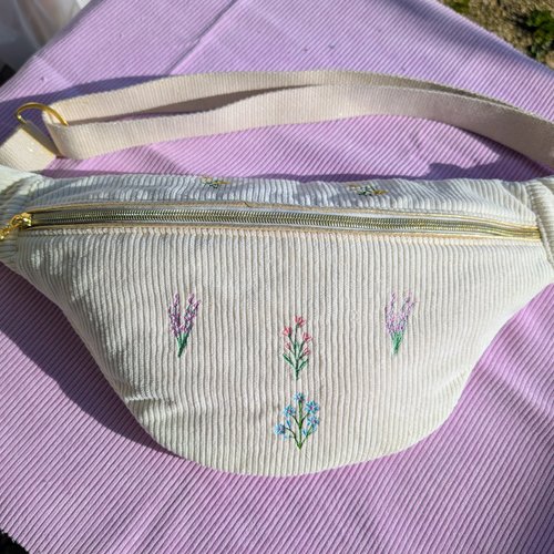 Sac banane artisanal en velpurs côtelé écru- broderie florales- doublure rifle paper co