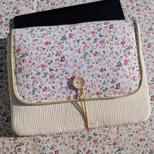 Housse ipad et tablette molletonnée- douceur florale et velours