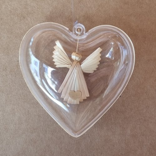 Deux coeurs renfermant ange en paille