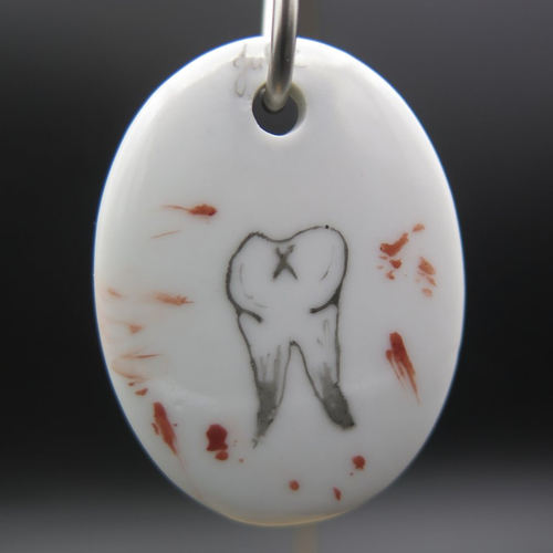 Le pendentif du dentiste