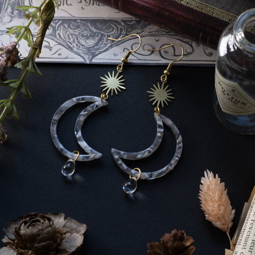 Boucles d'oreilles lune en acétate et perles