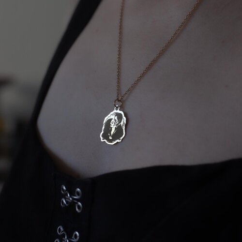 Simple collier pendentif couples mythiques : gothique, laiton