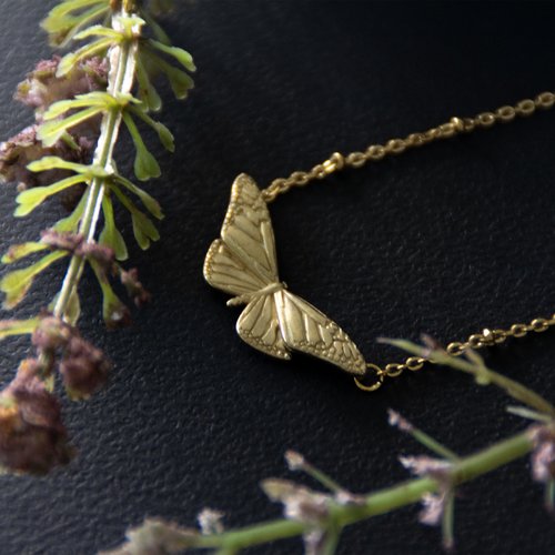 Collier ras-de-cou papillon romantique