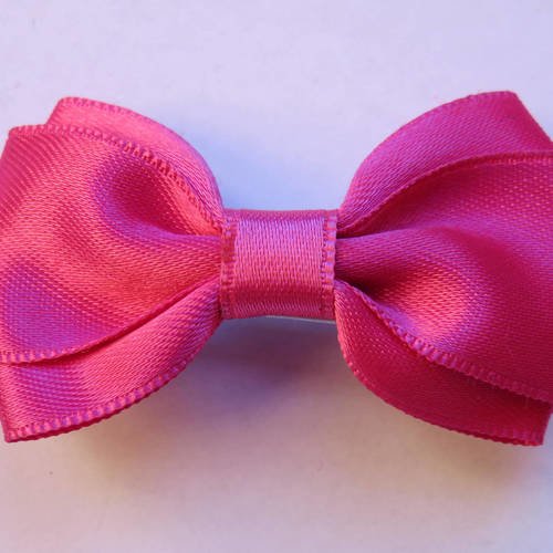 Barrette métal 5 cm avec noeud papillon en tissu rose fuchsia 