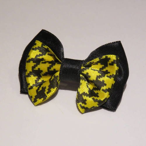 Pince crocodile métal 4 cm avec petit noeud papillon en tissu ruban satin noir et jaune imprimé noir 