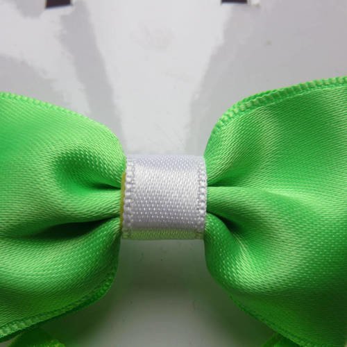Elastique fin avec noeud papillon en tissu satin vert et blanc 