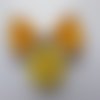 Chouchou élastique mousse avec noeud papillon en tissu satin blanc et jaune à petits pois blancs 