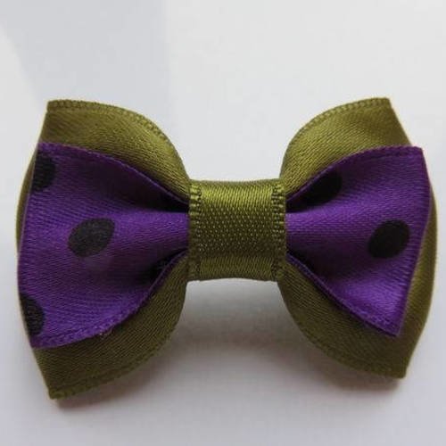 Barrette plastique 4 cm avec noeud papillon en tissu satin kaki et imprimé violet à pois noirs 