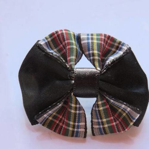 Barrette métal 5 cm avec noeud papillon en tissu satin noir et écossais assorti 