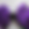 Chouchou élastique mousse avec noeud papillon en tissu satin violet à gros pois noirs 