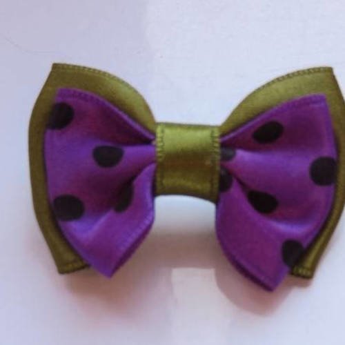 Barrette plastique 4 cm avec noeud papillon en tissu kaki et violet à pois noirs 