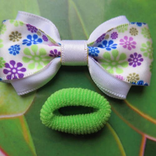 Chouchou élastique mousse avec noeud papillon en tissu satin blanc et imprimé fleur vert, violet, bleu 