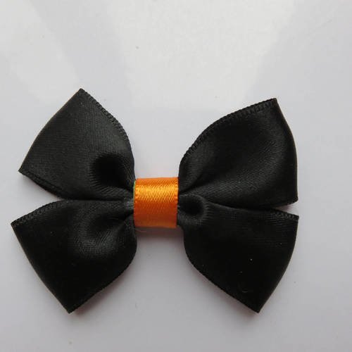 Spécial halloween barrette plastique 4 cm avec petit noeud papillon en tissu satin orange et noir 