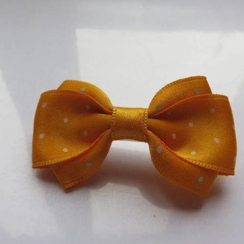 Barette plastique 4 cm avec noeud papillon en tissu satin imprimé jaune à petits pois blancs 