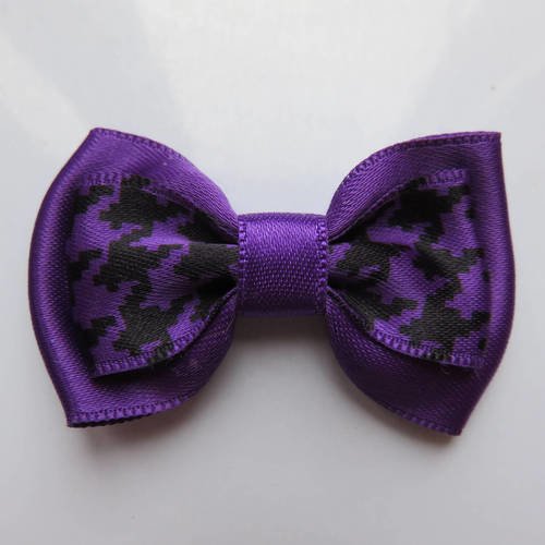 Barrette plastique 4 cm avec petit noeud papillon en tissu violet et imprimé violet et noir 