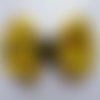 Barrette métal 5 cm avec petit noeud papillon en tissu satin jaune à gros pois noirs 