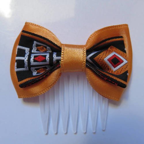 Petit peigne plastique 3 cm avec petit noeud papillon en tissu satin orange et imprimé 