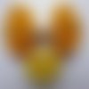 Chouchou élastique mousse avec noeud papillon en tissu satin jaune à petits pois blancs 