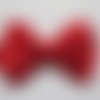 Petit noeud papillon en tissu satin rouge et rouge à gros pois noirs pour les cheveux sur différents supports ou en broche