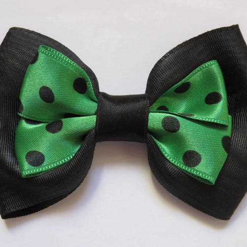 Barrette métal 7 cm avec gros noeud papillon en tissu satin noir moiré et vert à pois noirs idéal fêtes 