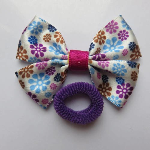 Chouchou élastique mousse avec noeud papillon en tissu satin imprimé fleur bleu, violet, marron 