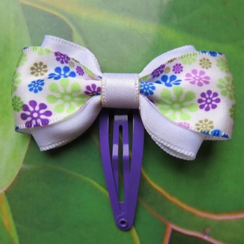 Barrette clic clac 5 cm avec noeud papillon en tissu satin blanc et imprimé fleur vert, violet, bleu 