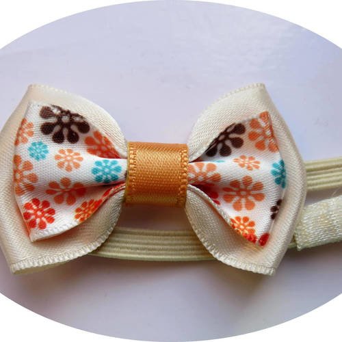 Bandeau headband élastique avec noeud papillon en tissu satin écru et imprimé fleurs 