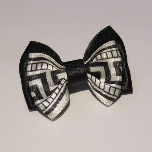Broche avec petit noeud papillon ruban satin noir et imprimé blanc et noir