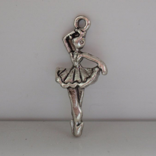 Breloque danseuse métal argenté vieilli pour pendentif bijoux