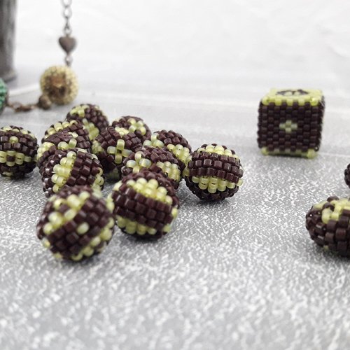 Collection marove 1/3 - perle ronde en bois tissée avec des rocailles miyuki 