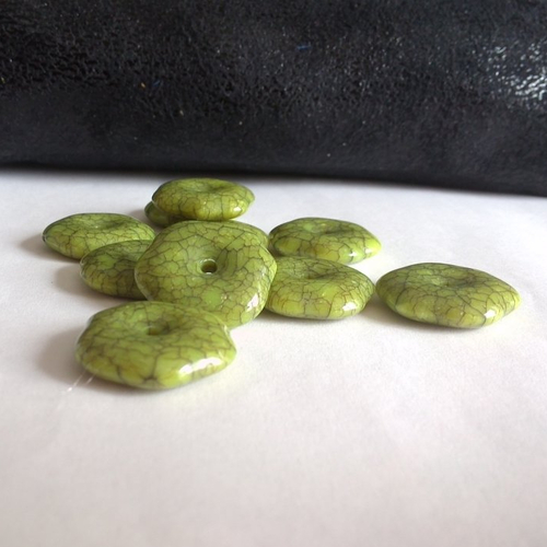 Lot de 10 perles fleurs donuts acrylique craquelé vert 24 mm