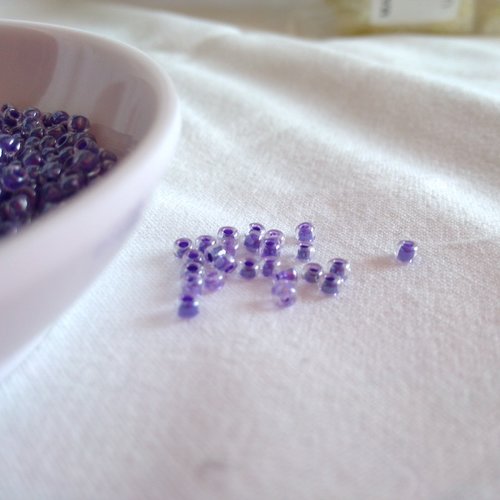Rocailles régulières purple transparent lumineuse en verre 2mm - matsuno perles japonaises 11/0 sachet de 10g