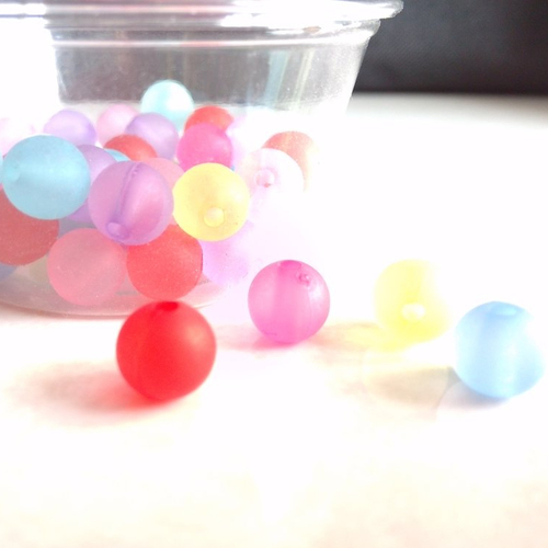Lot 50 perles givrées acrylique 8mm