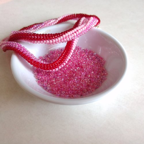 Rocailles régulières rose/hot pink transparent en verre 2mm - matsuno perles japonaises 11/0 sachet de 10g