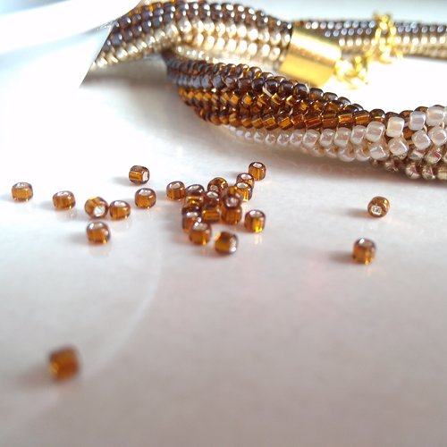 Rocailles régulières brown intérieur argenté en verre 2mm - matsuno perles japonaises 11/0 sachet de 15g