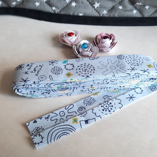 3,20 m de biais dessins enfantins  sur fond bleu