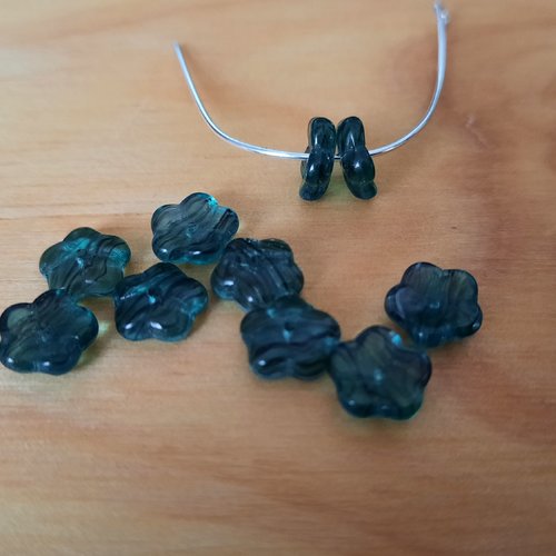 10 perles fleur en verre de 8mm teal green black
