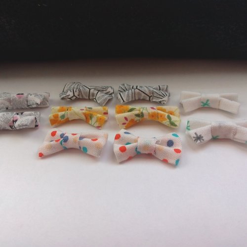 Lot assortiment de 10 petits noeuds papillon en tissu dessins motifs divers - fait main
