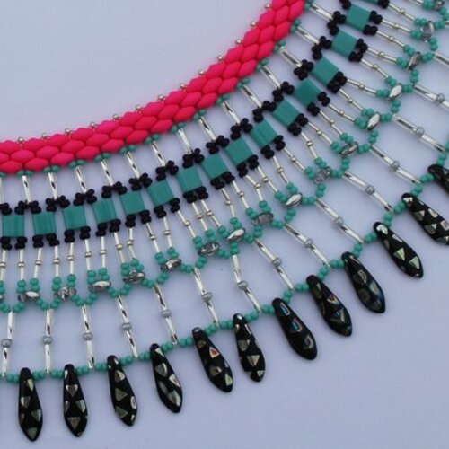 Collier plastron en perles tissées tons rose neon, turquoise green et argent acier inox