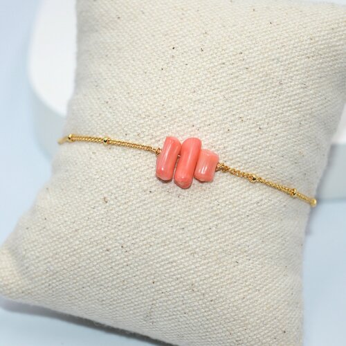 Bracelet femme minimaliste de chaîne  agrémenté de perles de corail- plaqué or