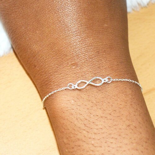 Bracelet femme / chaîne fine délicate médaille infini /argent 925 / bracelet minimaliste