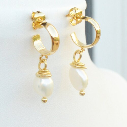 Boucles d'oreilles  agrémentées  de perles d'eau douce keshi - plaqué or