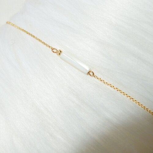 Bracelet femme délicat / chaîne fine avec perle tube de nacre /cadeau femme  /doré à l 'or fin
