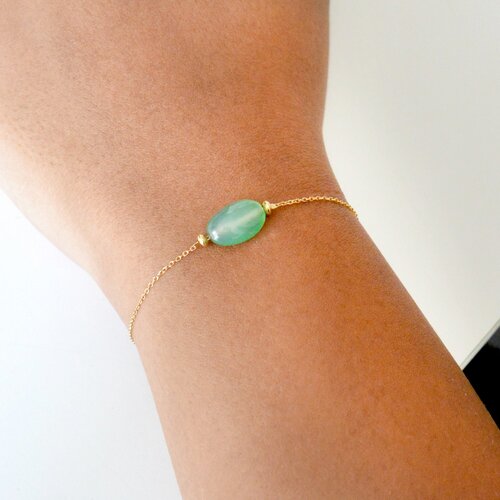 Bracelet femme délicat chaîne fine agrémentée d'une pierre d' agate verte doré à l 'or fin.