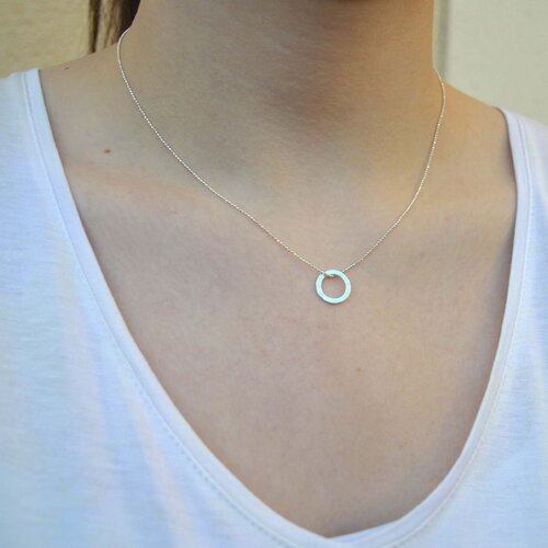 Collier minimaliste  femme en argent massif 925, chaîne très fine délicate  pendentif anneau martelé , cadeau pour elle,