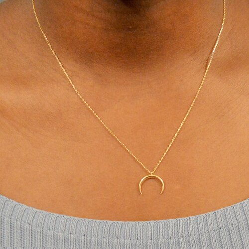 Collier délicat minimaliste plaqué or pendentif croissant de lune, collier de corne,  collier de lune à l’envers, cadeau pour elle