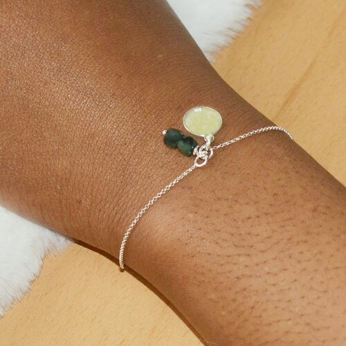 Bracelet femme / chaîne très fine délicate breloque  /perle d 'émeraude noir  /argent massif 925 / bracelet minimaliste